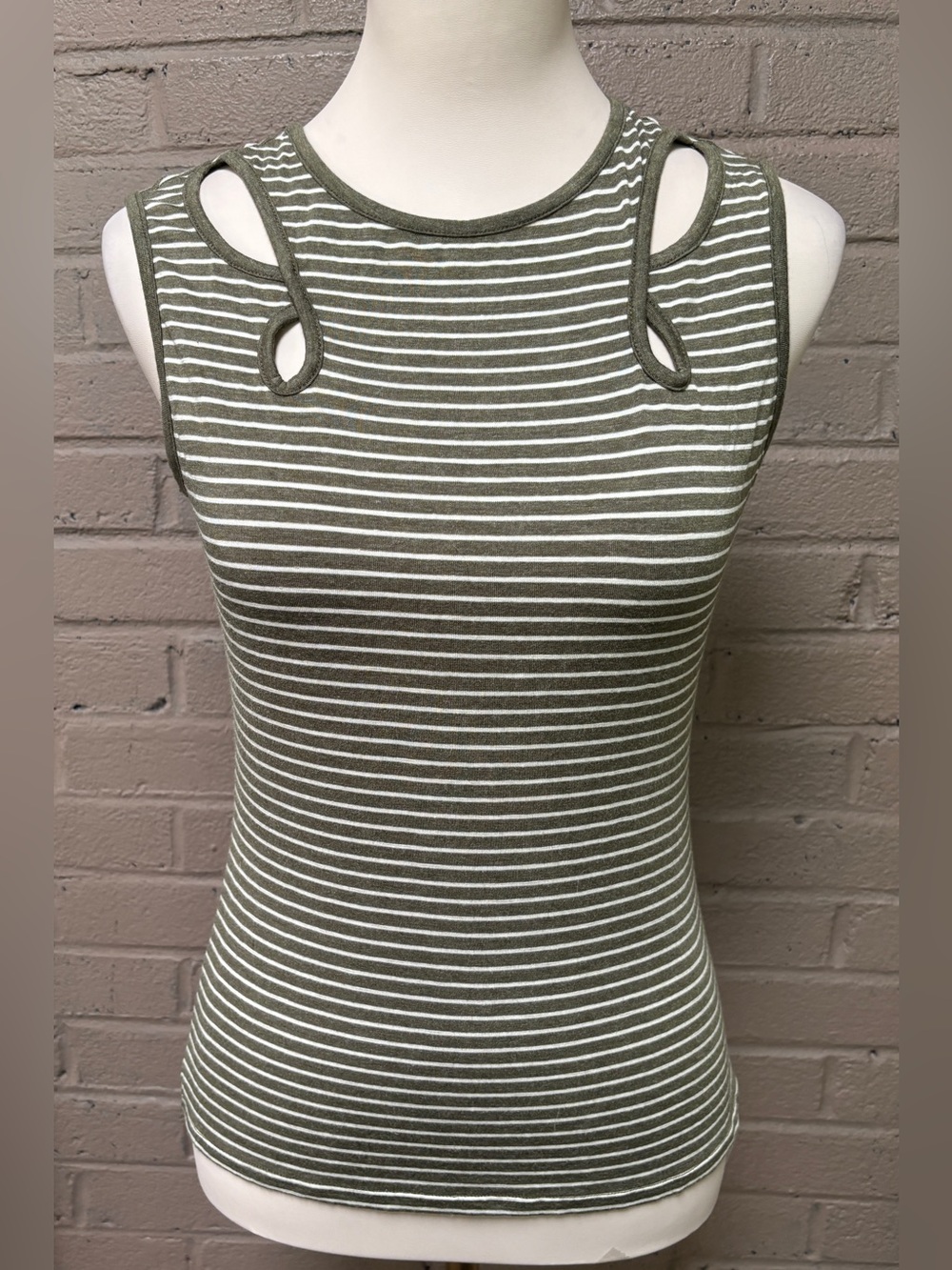 Max Studio NWT Striped Sleeveless Top - S